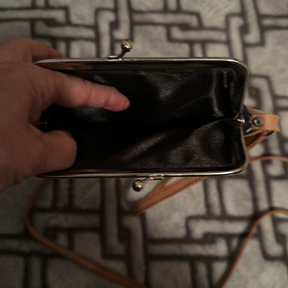 Leather crossbody bag - Picture 2 of 4